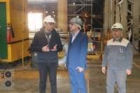 بازدید مدیران ارشد اداره کار قم و وزارت کار از شرکت فولاد غرب آسیا